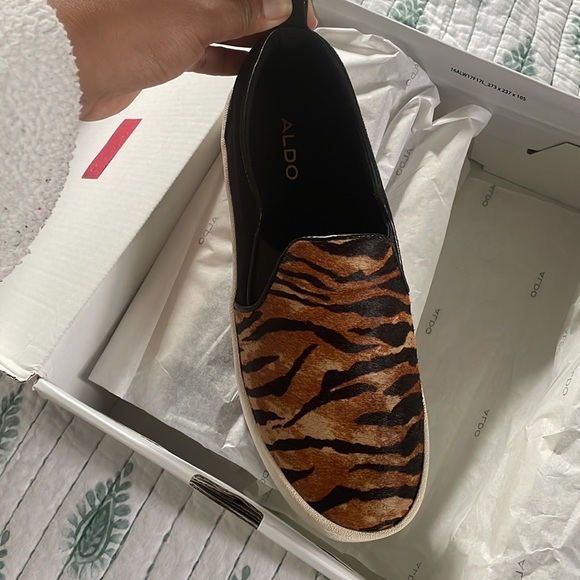 Tiger print platform shoes. Never worn. In great condition. Price is negotiable. - Picture 3 of 5